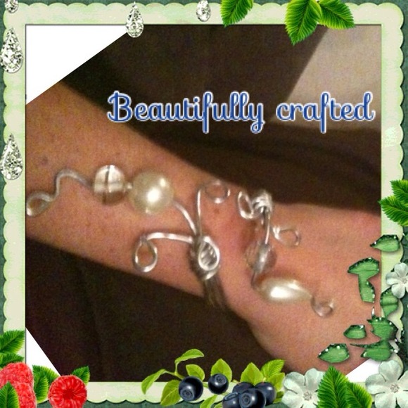 Beautifully crafted bracelet. - Picture 1 of 3
