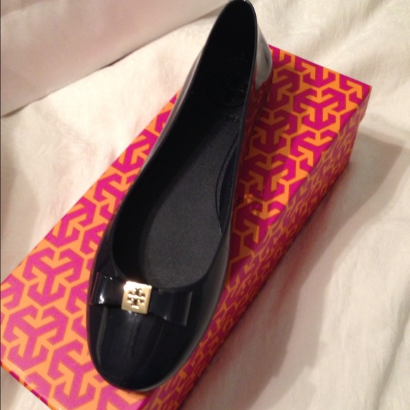Authentic Tory Burch Flats. NWT!!!