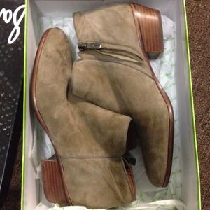 PETTY Taupe booties