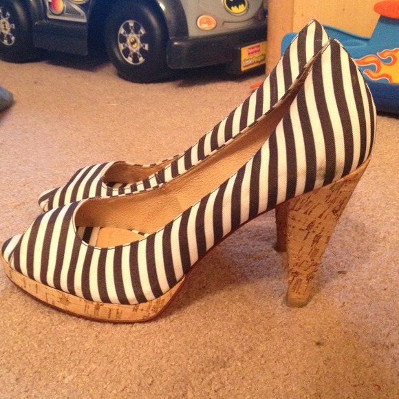 ❌SOLD❌ Michael Kors nautical navy and white - Picture 3 of 3