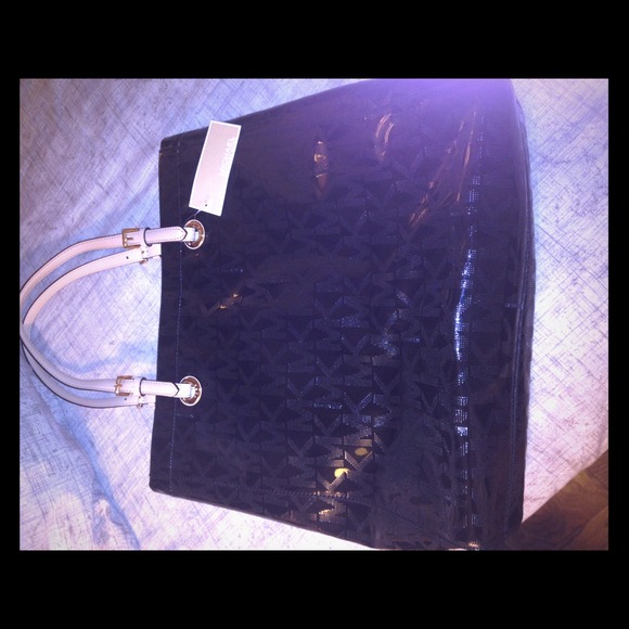 Michael Kors Handbags - 🚫ON HOLD🚫 MICHAEL KORS BAG NWT