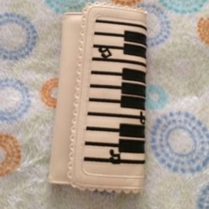 Cream color Piano pattern wallet