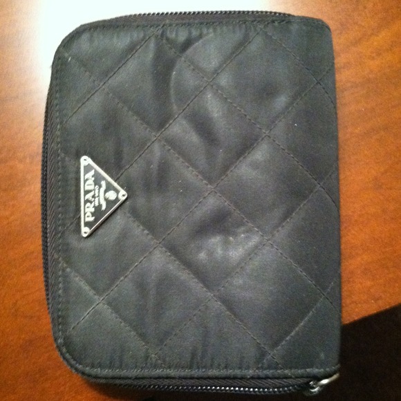 PRADA black wallet Athue🌸