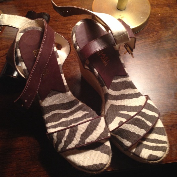 New michael kors wedge 7 1/2 zebra - Picture 4 of 4