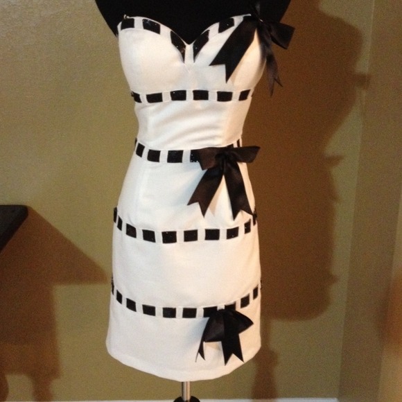 SOLD!!!!!!!!  Terani Couture size 4