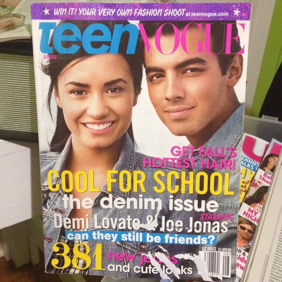 Demi and Miley Magazines 📚