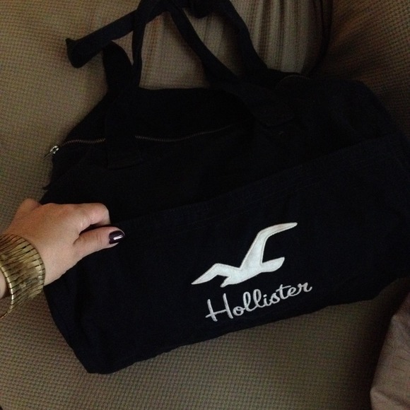 Hollister Handbags - Hollister duffel bag🎈JUST REDUCED🎈