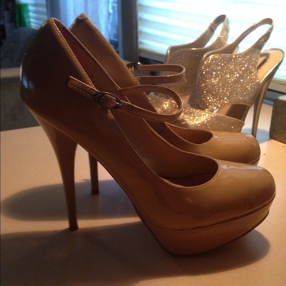 Nude heels !
