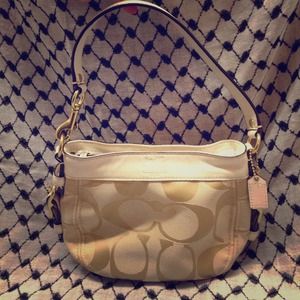Coach Zoe authentic signature purse