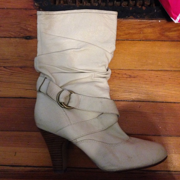 SOLD!! Trendy white leather boots