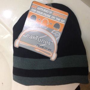 🎶Beanie with built in headphones🎶