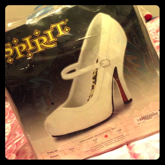 White patent maryjane heel