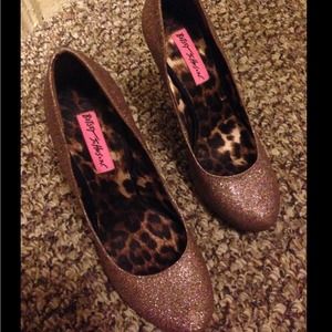 *PRICE REDUCED* Betsy Johnson Glitter Glam Pumps .