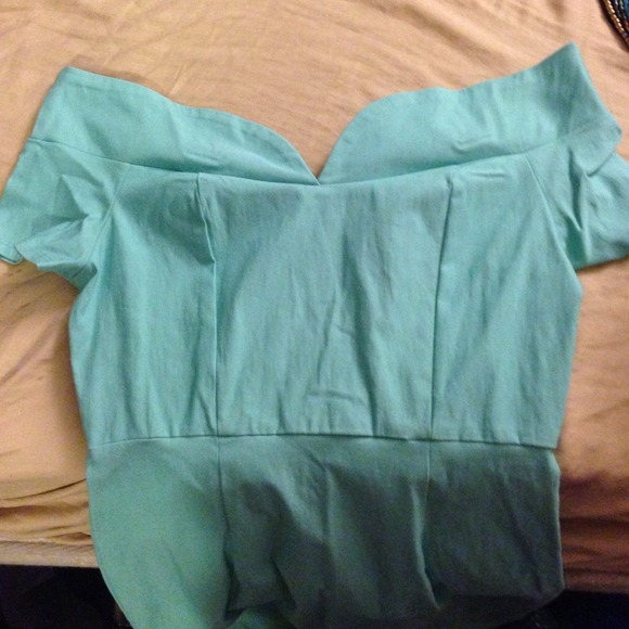 TRADED✋ Off shoulder sea foam green bodycon dress - Picture 2 of 4