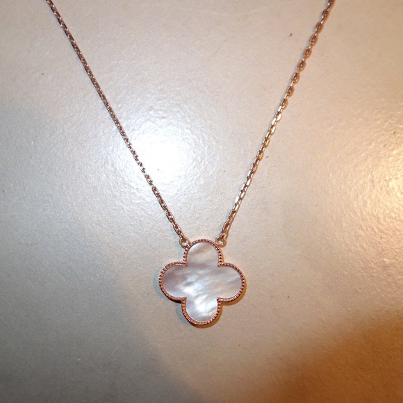 *SOLD* Van Cleef & Arpel VCA Rose Gold MOP Clover