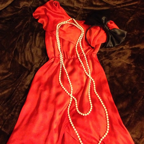 ❌❌SOLD❌❌Red satin off the shoulder dress