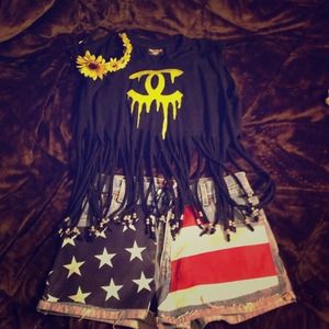 ❌SOLD❌ Dripping CC fringe belly shirt