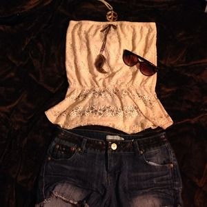 White lace strapless shirt