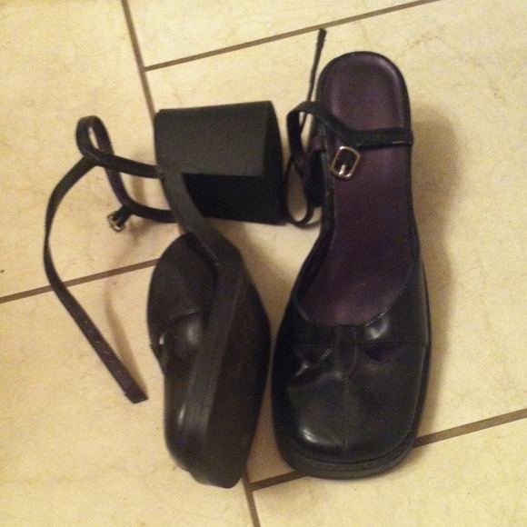 Chunky black Mary Jane heels