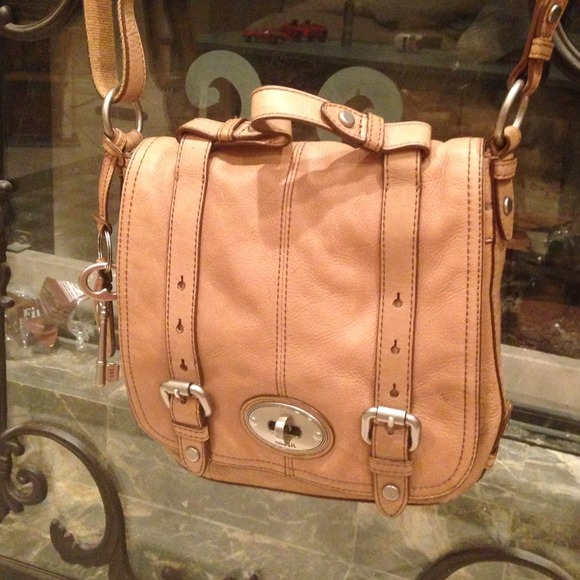 Handbags - Beautiful Leather Tan Fossil Crossbody bag