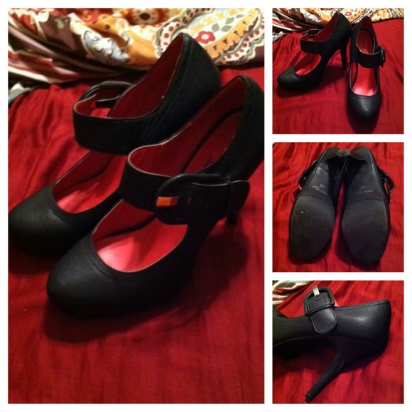 Black Mary Jane heels