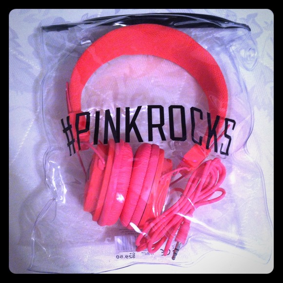 🚫SOLD🚫Hot PINK Headphones •No Trades•