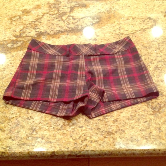 Really Cute Plaid Shot-Short <3 - Picture 1 of 2