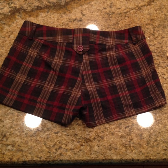 Really Cute Plaid Shot-Short <3 - Picture 2 of 2