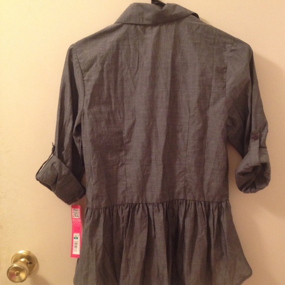 ❤️Tops❤️⬇REDUCED⬇ - Picture 2 of 2