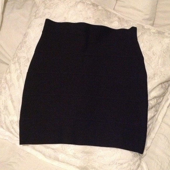 BCBGMaxAzria Dresses & Skirts - Bcbg Black Bodycon skirt