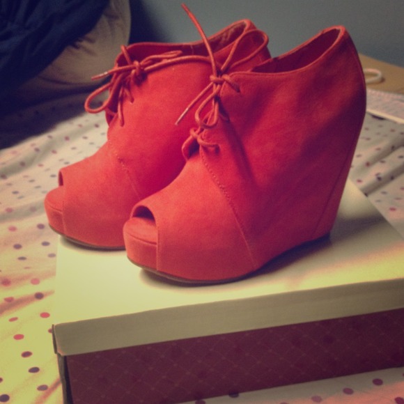 Coral booties