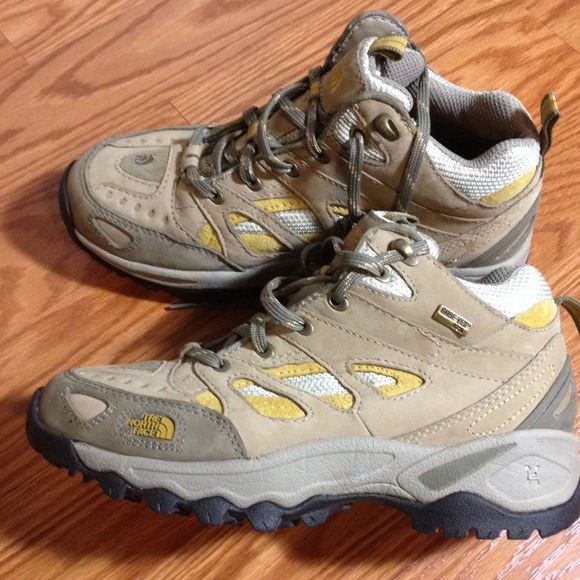 Ladies North Face Shoes