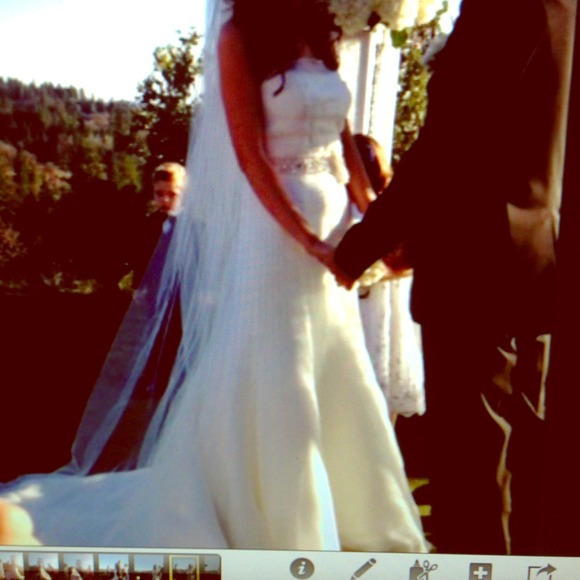 Private Collection tiered bodice wedding gown - Picture 1 of 4