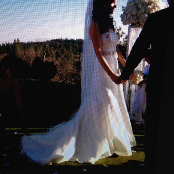 Private Collection tiered bodice wedding gown - Picture 4 of 4