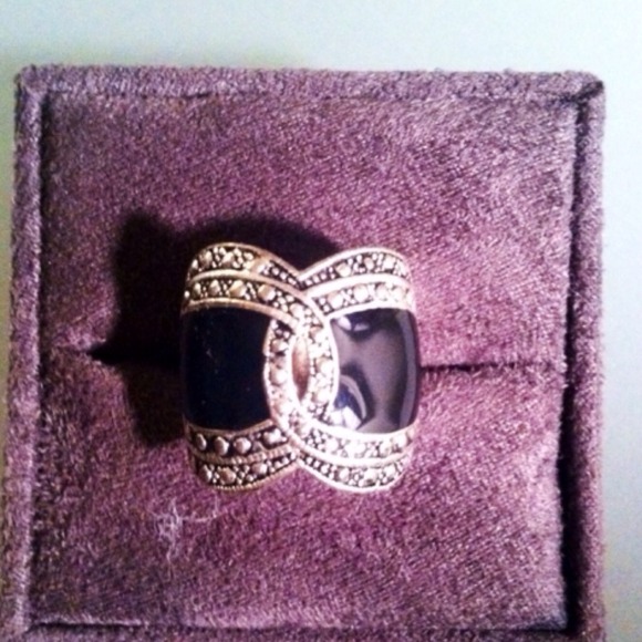 Black & Silver Vintage Style Ring - Picture 2 of 2