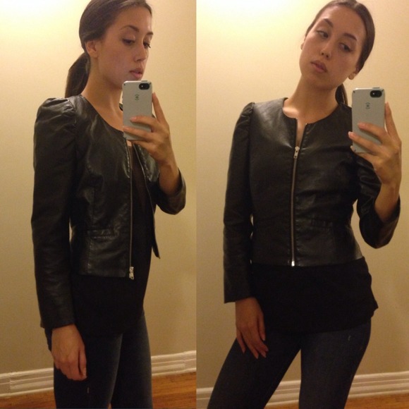 🚫Faux leather jacket w/power shoulders🚫SOLD
