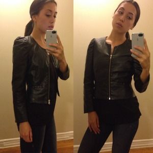 🚫Faux leather jacket w/power shoulders🚫SOLD