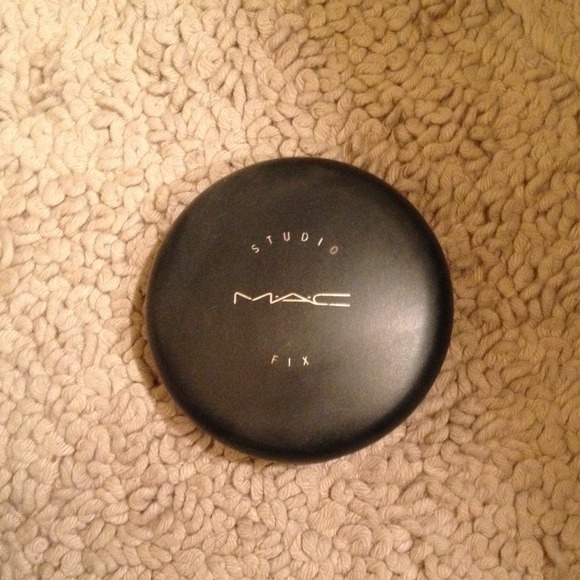Mac powder  💢💢Sold💢💢