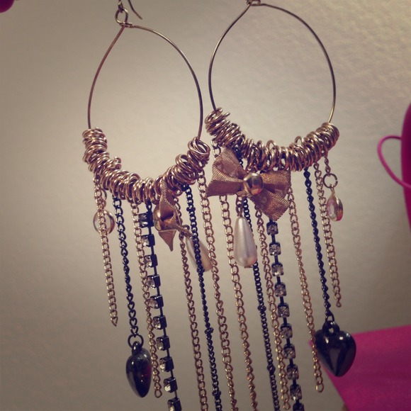 Earring - Picture 1 of 2