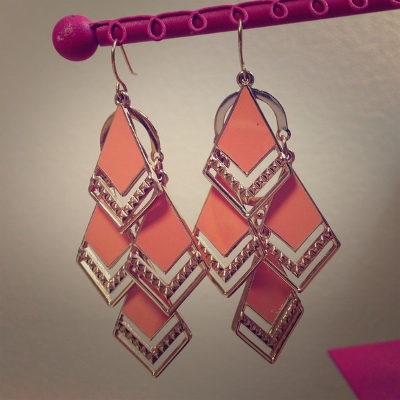 Earring - Picture 1 of 1