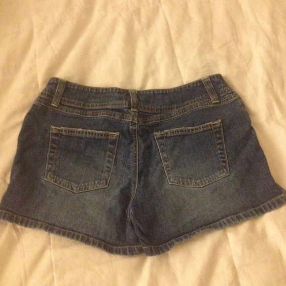 Shorts - Picture 3 of 3