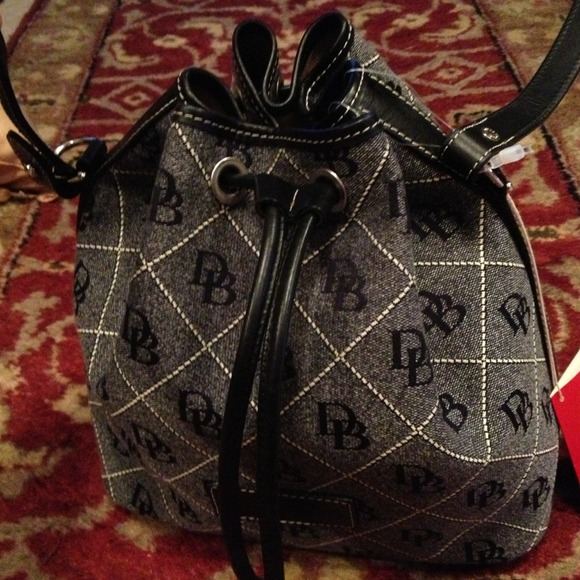 Dooney & Bourke Handbags - 🎉🎈HOST PICK🎈🎉.  Dooney & Bourke drawstring bag