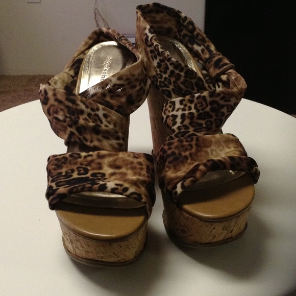 Very Sexy Wedges size 9