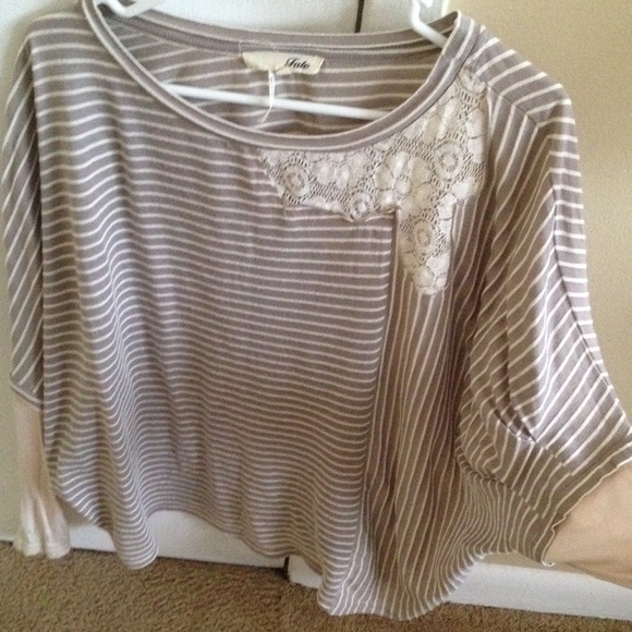 🎀new listing🎀Batwing sleeve striped top