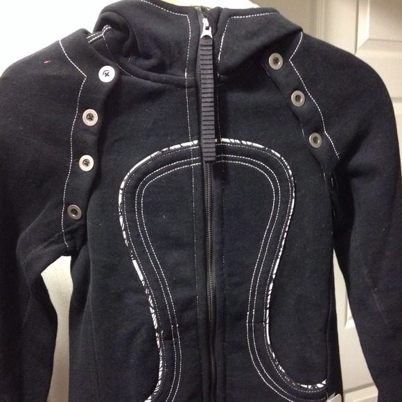 ***SOLD*** Lululemon Black scuba Hoodie * SE sz 2