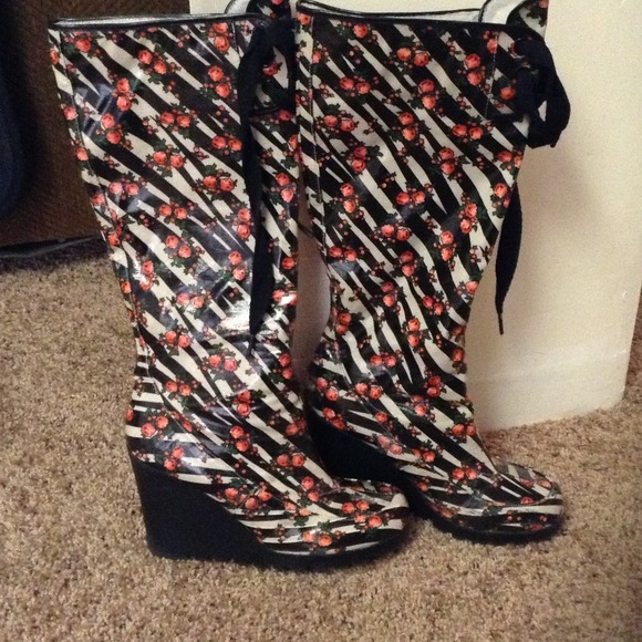 Cute Floral Wedge Rain Boots