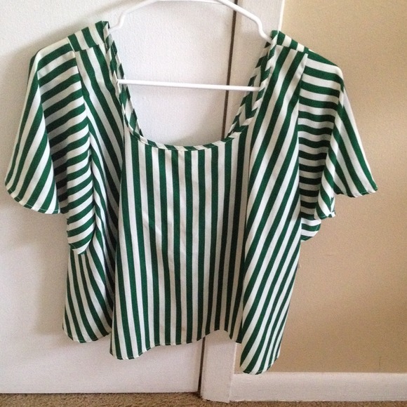 🎀new listing🎀 green striped top