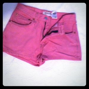 Dark pink denim Levi shorts