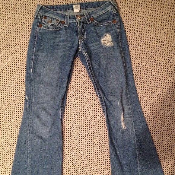 True Religion distressed jean - size 28 - Picture 3 of 4