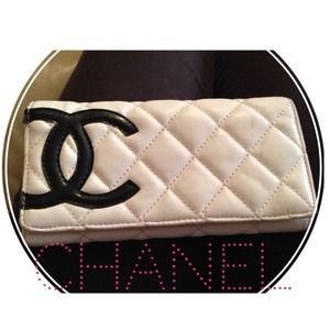 💋 CHANEL Quilted Leather Wallet 💋